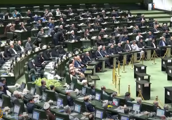 El parlamento iraní debate cómo responder a Israel