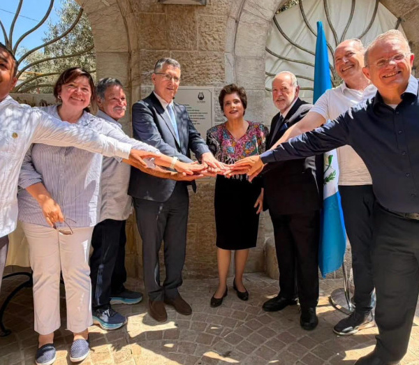 Guatemala reafirma sus lazos históricos con Jerusalén con la inauguración de una placa conmemorativa en la Ciudad de David