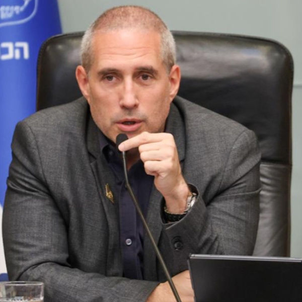 La Comisión de Finanzas de la Knéset vuelve a examinar el presupuesto 2026 y exige respuestas por el caso Slice Gemel